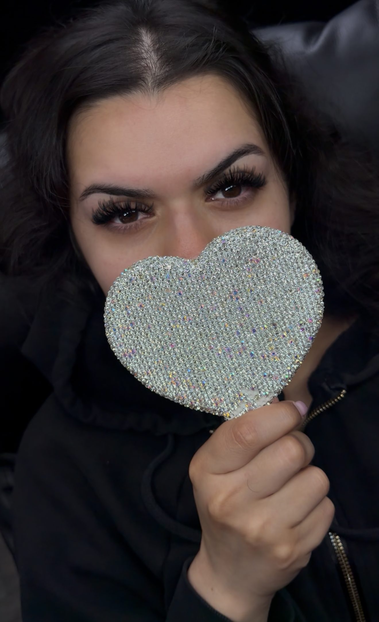 Wispy lash set with crystal heart mirror