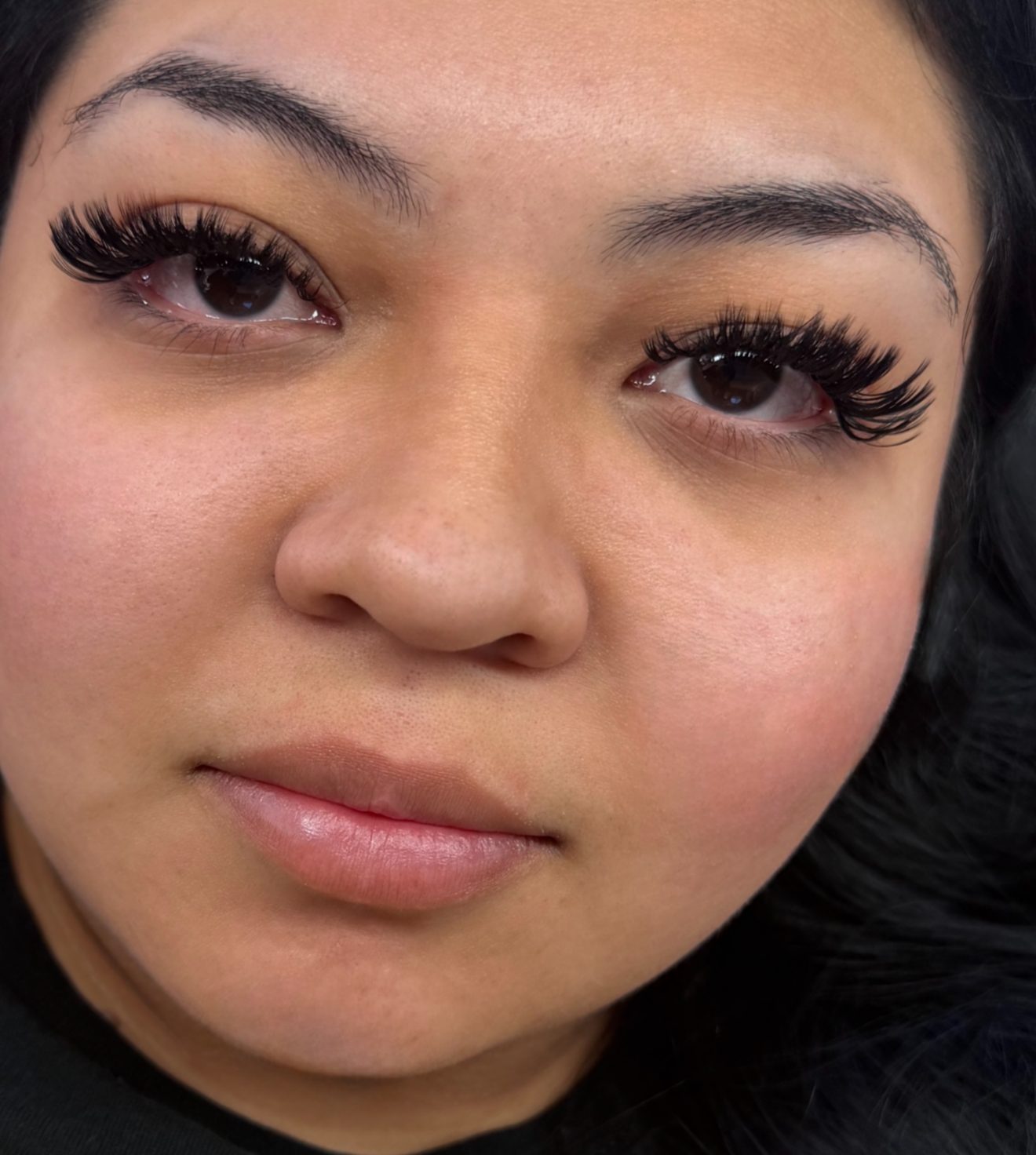 Side profile of curled lash extensions