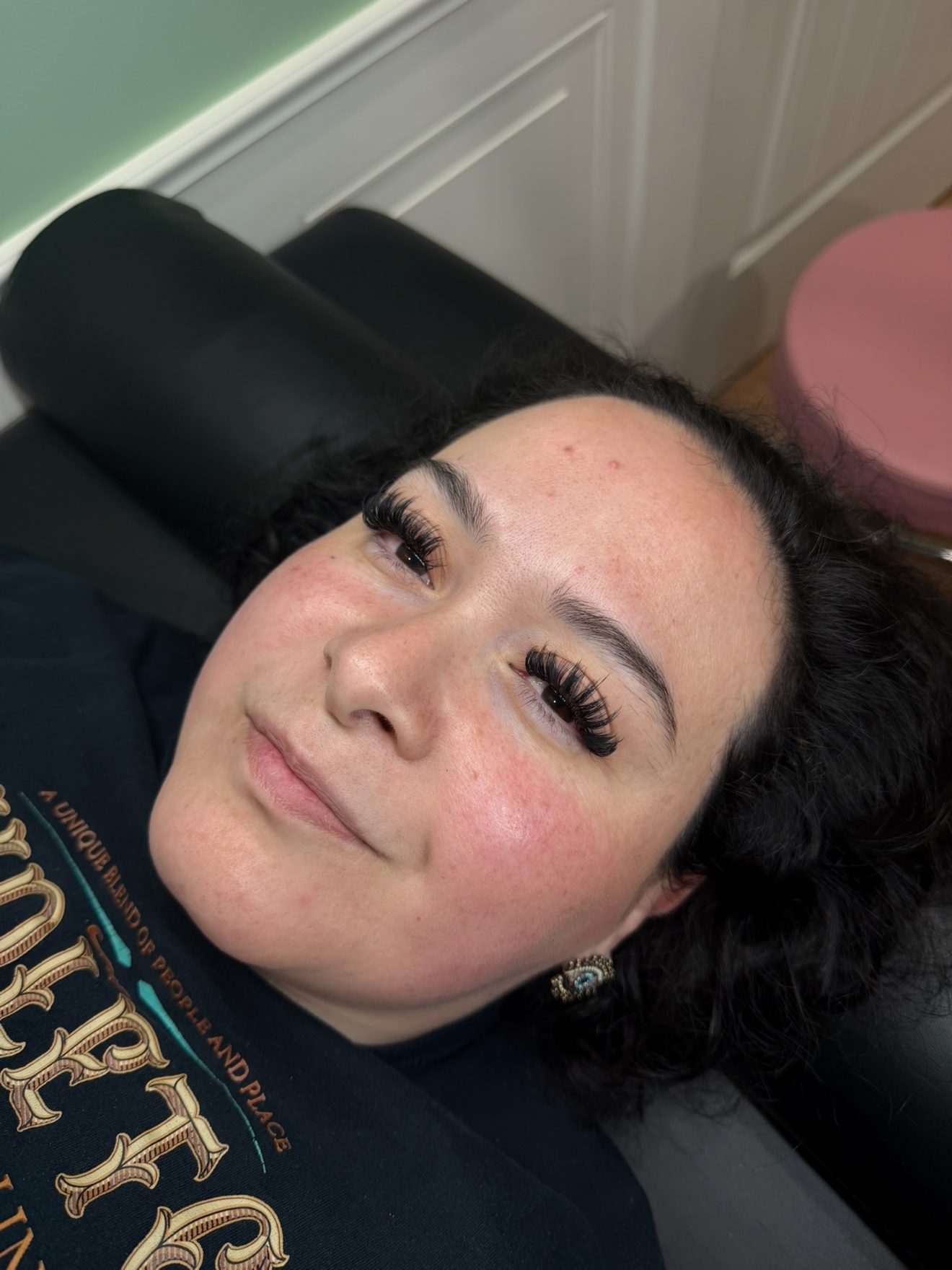 Classic lash set on client